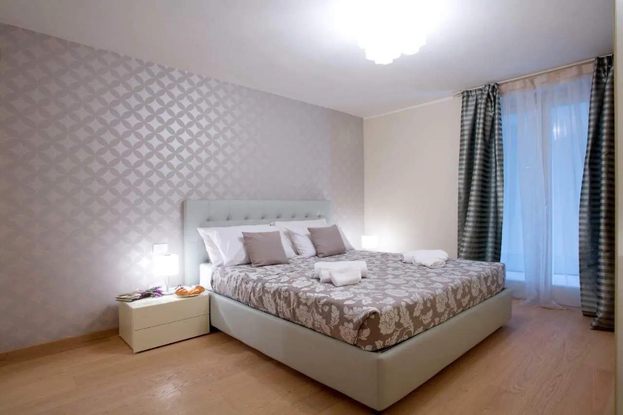State Of The Art Home Suite With 180 Degree Panoramic Lake View, Pool And Spa Sleeping Up To 10 Guests By Italian Apartments كومو