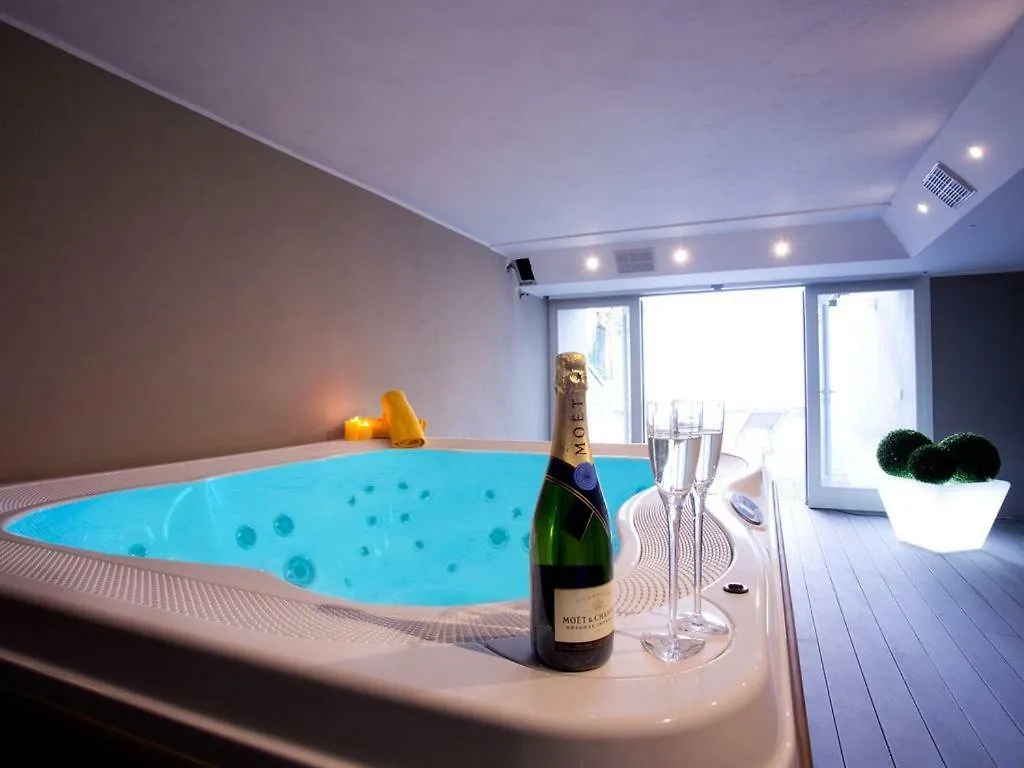 State Of The Art Home Suite With 180 Degree Panoramic Lake View, Pool And Spa Sleeping Up To 10 Guests By Italian Apartments Como 0*,  Italien