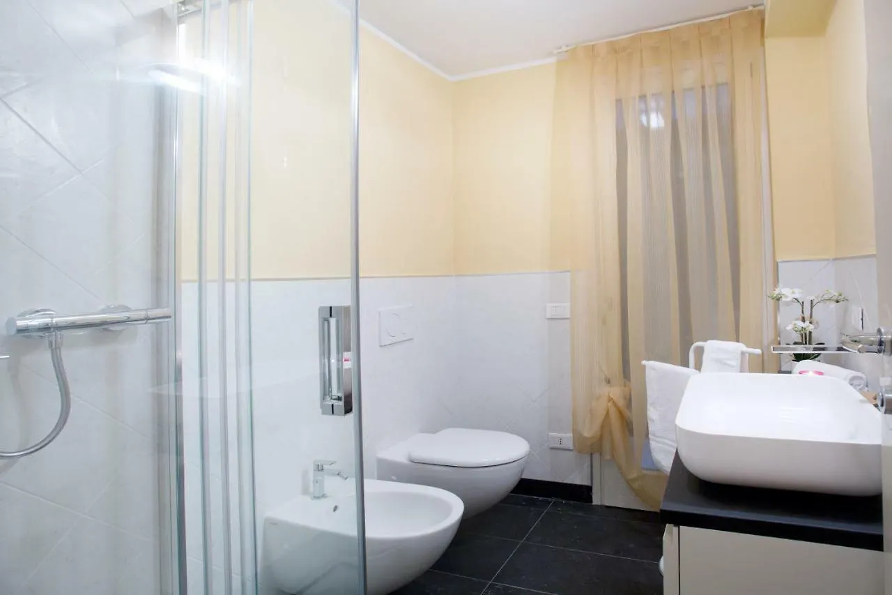 State Of The Art Home Suite With 180 Degree Panoramic Lake View, Pool And Spa Sleeping Up To 10 Guests By Italian Apartments Como